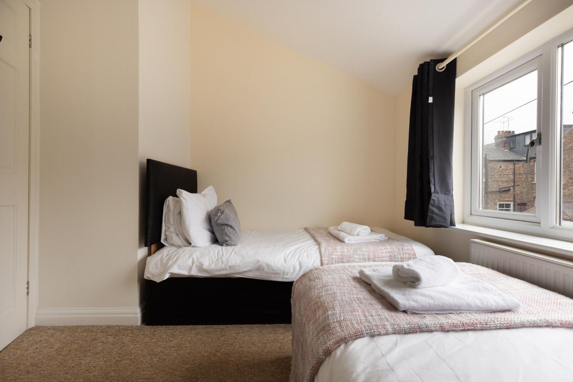 Ebor Place - Stunning Period With Free Parking * York
